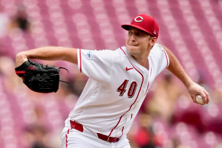 Reds stifle Orioles in series finale